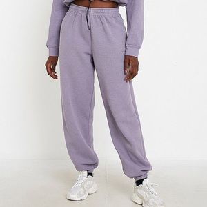 Purple sweatpants- Urban Outfitters (iets frans)